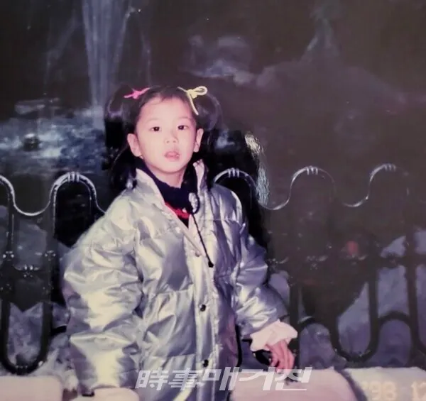 그룹 블랙핑크 지수가 생일을 맞아 팬들에게 어릴 적 사진을 깜짝 공개했다. (사진_지수 인스타그램)