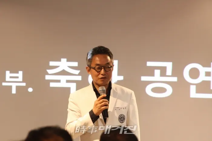 5일 서울 강남구에 위치한 현석빌딩에서 열린 '면역이 답이다' 출판기념회에서 인사말을 하고 있는 한동하 한의학 박사(사진_박희윤 기자)