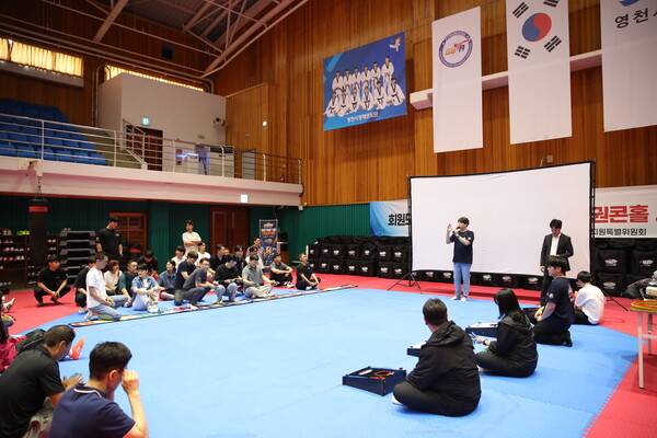 콘홀(Cornhole) 교구를 활용한 프로그램 시연 모습( 사진_경북태권도협회)