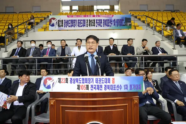 대회사를 하고 있는 경북태권도협회 이성우 회장 (사진_경북태권도협회)