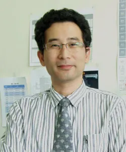 ▲ 이동원 교수는 “전남대학교 WCU 사업단의 최종목표 및 비전은 명실상부한 그래핀 기반 나노-바이오 센서와 구동기 분야의 세계수준 그래핀 사업단으로 육성하고, 국제적인 선도 연구그룹과 네트워킹 할 수 있는 경쟁력 있는 사업단으로 성장하고자 한다”라고 앞으로의 포부를 밝혔다.