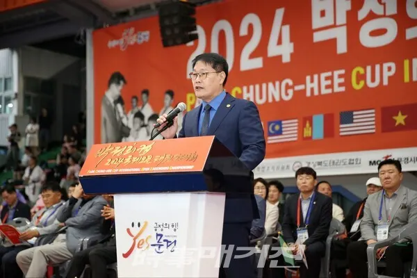 경북태권도협회이성우 회장 대회사모습 [사진 이재욱 기자]