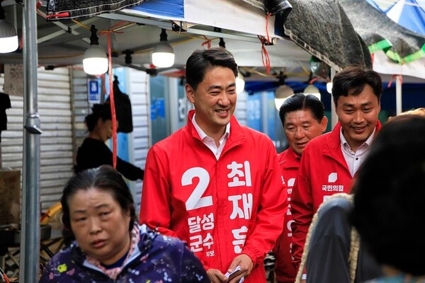 최재훈 국민의힘 달성군수 후보가 지난 1일 화원시장과 화원읍 일원에서 집중 유세를 펼쳤다.(사진_최재훈 후보 캠프)
