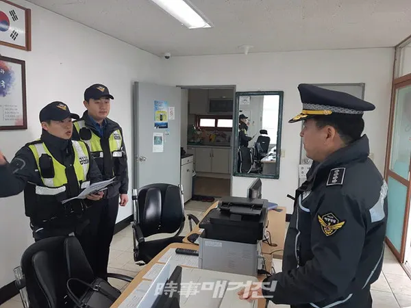 목포해양경찰서 정영진 서장은 26일 설 연휴기간 해양치안 현장을 점검했다.(사진_목포해양경찰서)