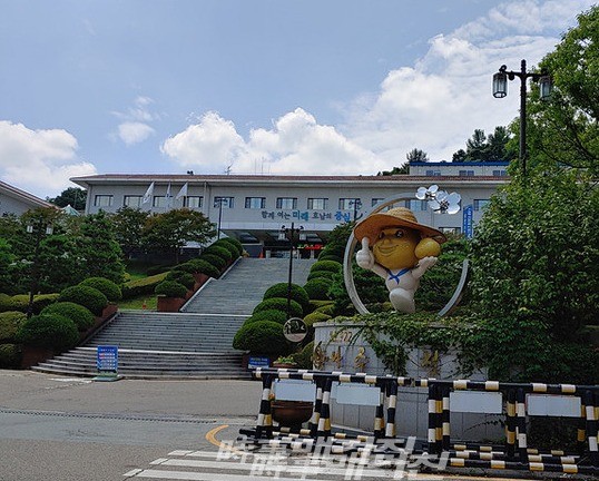 나주시는 “2020년 정부합동평가에서 작년대비 5계단이 상승한 ‘도내 5위’를 달성했다”고 18일 밝혔다. 사진은 나주시청 청사 전경이다.(사진_송상교기자)