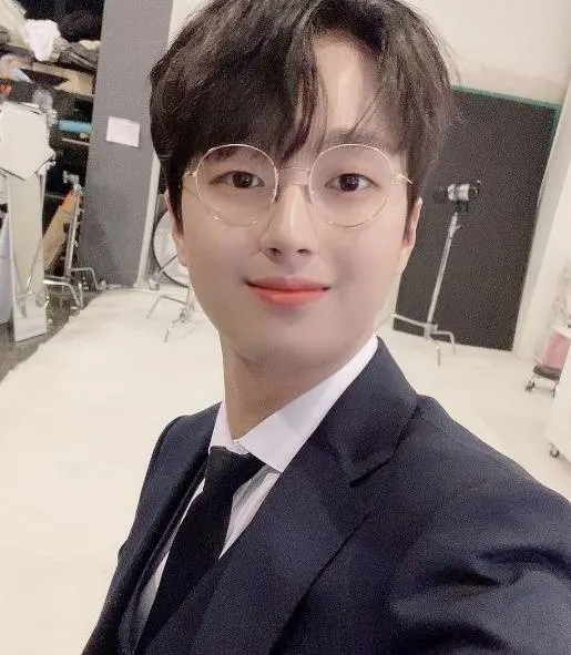 이찬원 멋진 슈트 자태 "따뜻하게 입으세요"(사진=이찬원 인스타그램)