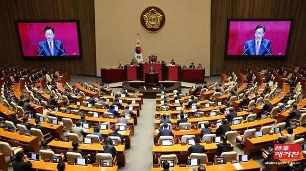 정점식 국민의힘 원내대표가 8일 서울 여의도 국회에서 열린 제439회 국회(정기회) 제4차 본회의에서 국정에 관한 교섭단체 대표연설을 하고 있다.(사진_뉴시스)