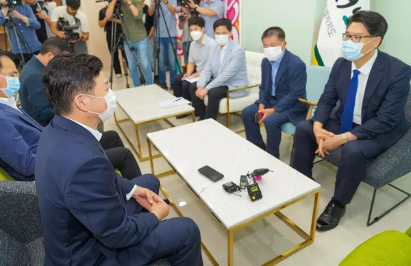 원희룡 지사가 11일 오전 국토교통부 김상도 항공정책실장과 김태병 공항항정책관 등 관계자들과 간담회를 가졌다.