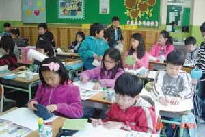 ▲ 백석초등학교는 충청남도교육청 지정 ‘방과 후 학교 시범운영’학교에 선정되어 현재 컴퓨터, 미술, 단소, 논술, 속독 등 39개의 다양한 특기적성 프로그램을 통해 학생들의 ‘1인 1재능 창출’ 교육활동에 참여하고 있다.