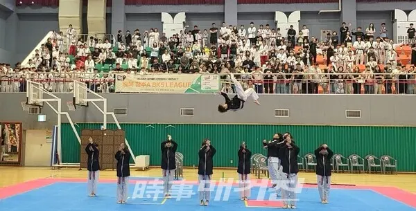 태권 체조 부문 1위 임주원 외 11명 국가대표 MAS 태권도장 태권 체조를 시연하고 있다. (사진_이성만 기자)
