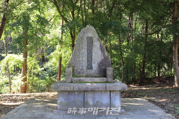송강 정철의 문학을 기리기 위한 시비(사진_이관우 기자)
