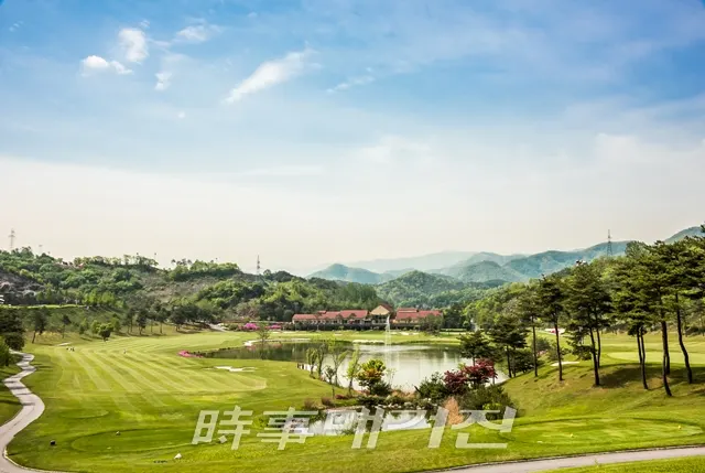 대호단양CC는 코스전장 7,228야드의 18홀 정규코스로서 페어웨이가 넓고 평탄하여 남녀노소 누구나 흥미롭게 경기를 즐길 수 있는 명소로 지난 2010년 한국 10대 퍼블릭코스에 선정된 골프장으로 2016년과 2017년 동아일보, 스포츠동아, 엑스골프 소비자만족 우수골프장에 선정되었다. (사진제공_대호단양CC)
