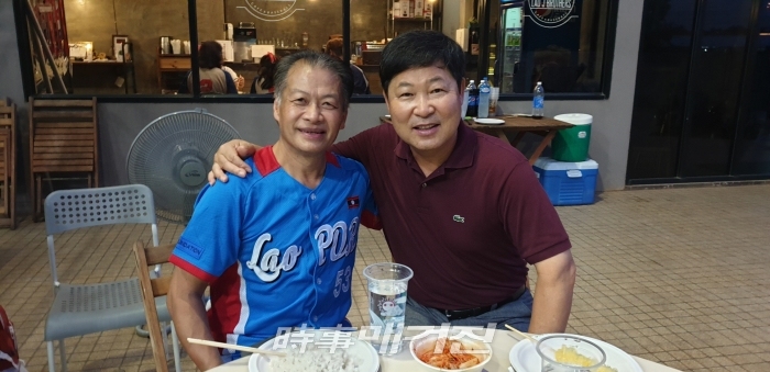 라오스 야구협회 캄파이 회장과 함께(사진_헐크파운데이션)