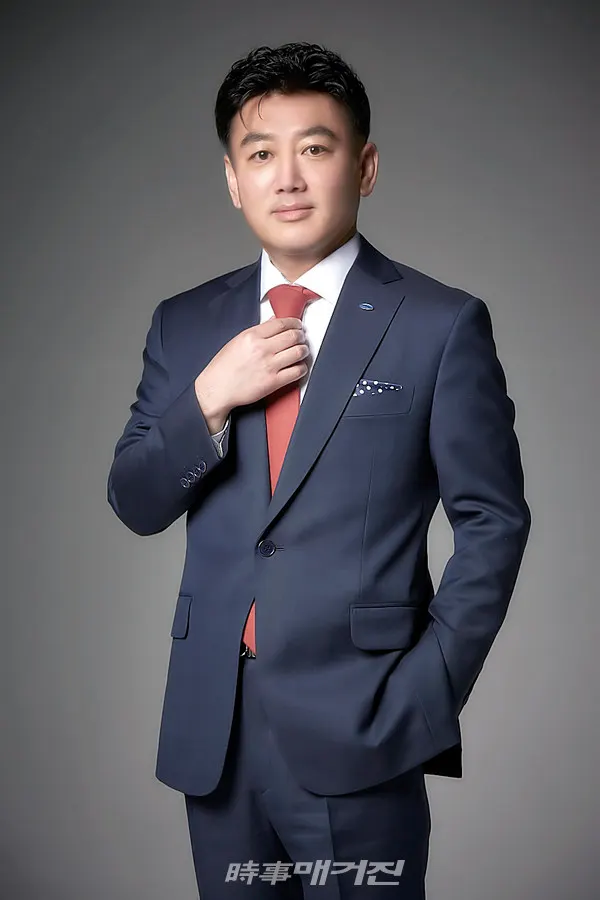 강태우 법인팀장에게선 직설적이면서도 소신 있는, 자신에 대한 뚜렷한 신념이 있다는 것이 느껴진다.