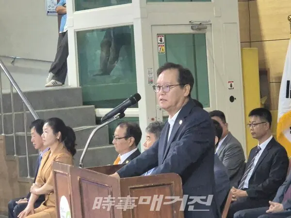 충청북도체육회 박해운 사무처장이 격려사를 하고 있다. (사진_이성만 기자)