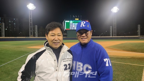 이만수 헐크파운데이션 이사장(좌)과 권혁돈 감독(우)(사진_헐크파운데이션)