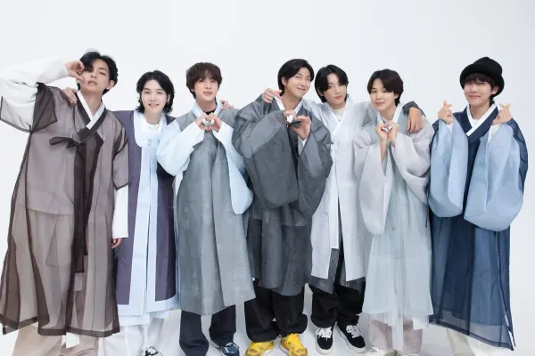 그룹 방탄소년단(BTS)이 추석 명절을 맞아 한가위 인사를 전했다. / 사진=BTS SNS