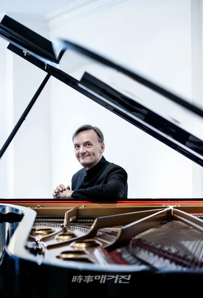 피아니스트 스티븐 허프(Stephen Hough) (사진제공=심포니 송)