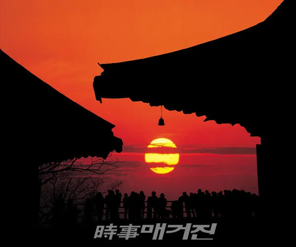 ▲ 향일암 일출 (사진_여수시)