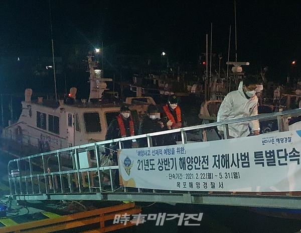 목포해양경찰서는 “섬 지역 낙상 응급환자를 긴급 이송했다”고 24일 밝혔다.(사진_목포해양경찰서)