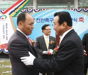 ▲ 충청남도 축구협회는 중부권에 최대의 축구 트레이닝 센터유치를 위해 부단한 노력한 결과, 지난 2월26일 천안축구센터가 개장할 수 있었다.