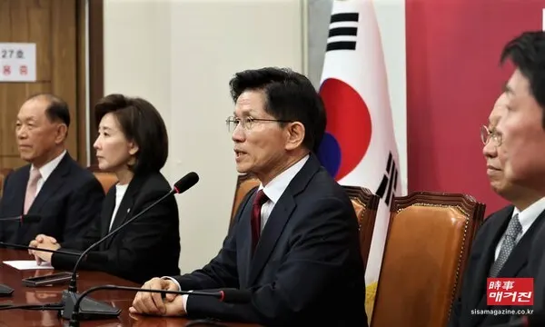 김문수 국민의힘 대선 후보가 4일 서울 여의도 국회에서 열린 선거대책위원회에서 발언하고 있다.(사진_뉴시스)