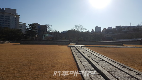 북신문에서 바라본 사단과 직단 (사진_안나겸 사회부 기자)