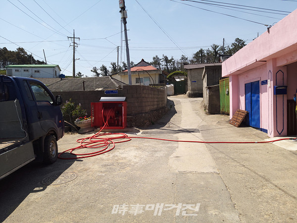 목포소방서는 마을에 설치된 호스릴 비상소화장치를 이용해 지역주민이 주택화재를 진압해 화제가 되고 있다. 사진은 호스릴 비상소화장치이다.(사진_목포소방서)