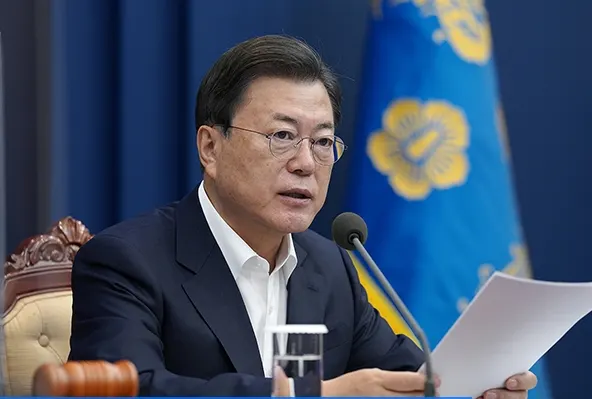 문재인 대통령이 9일 오전 청와대에서 열린 국무회의에서 발언하고 있다.