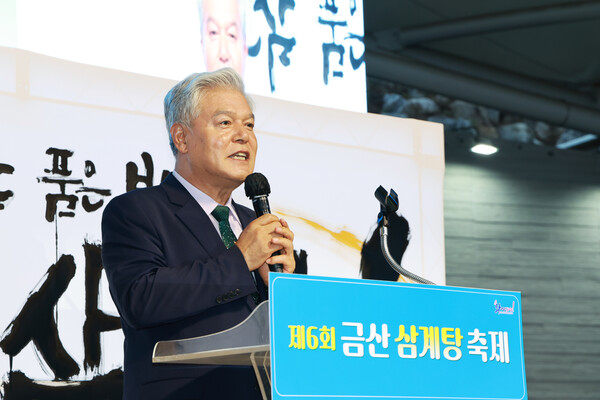                                                                                 문정우 금산군수