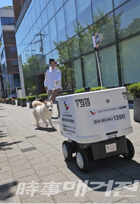 선거 홍보 로봇 로보트(RoVOTE) (사진_강남구선관위 제공)