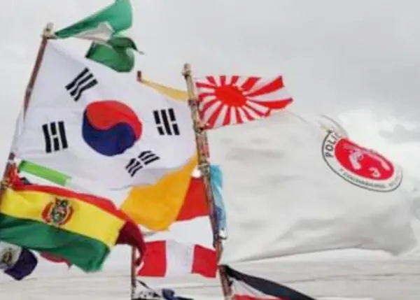 볼리비아 우유니 소금사막에 걸려 있던 욱일기 모습(사진_서경덕 교수팀 제공)