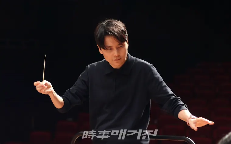 지휘자 아드리엘 김(사진_오케스트라 디 오리지널)