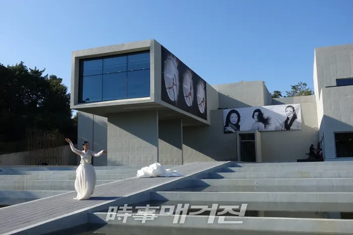 복미경(국립민속국악원 상임안무가) <뱀의 비유> / 시사매거진 하명남 기자