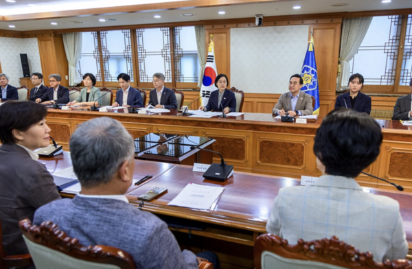 제1차 전남광주통합특별시 지원위원회를 주재하는 한성숙 국무총리 (사진_태평양기후위기대응협의회 제공)