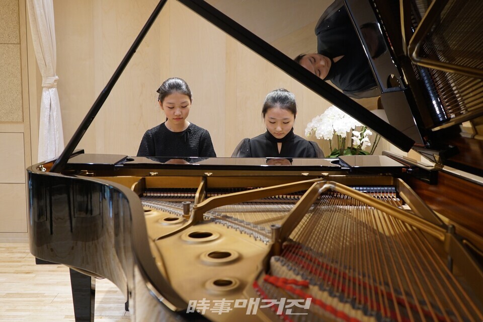 남예서, 김예음(사진_PAPA, 장소_Robert Music Studio)