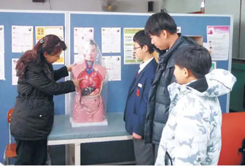 ▲ 5월31일은 세계 금연의 날이다. 금연교육의 첫걸음은 흡연의 폐해를 알리는 것이다. 최근 금연교육을 실시하는 학교가 부쩍 늘었지만 학교 교육만으로 청소년들의 흡연을 막기 어렵기 때문에 가정과 학교, 사회가 함께 적극적으로 나서야 한다.