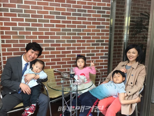 이종식 박사와 부인...슬하에 2남 1녀를 두고 있는 행복한 가정이다.