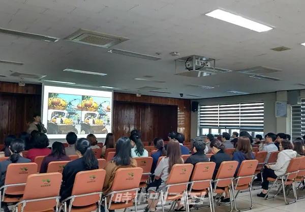 목포시는 7일 시청에서 아동학대 예방을 위한 직원교육을 실시했다.(사진_목포시청)