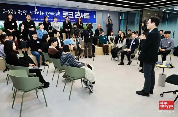 김정관 산업통상부 장관이 23일 서울 구로구 구로디지털단지 지타워 킥스업 AI라운지에서 열린 ‘2030 청년세대 토크콘서트’에 참석해 발언하고 있다.(사진_산업통상부)