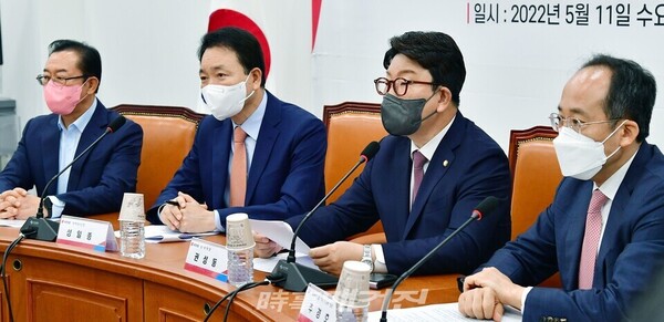 권성동 국민의힘 원내대표가 11일 서울 여의도 국회에서 소상공인 손실보상 등에 관련된 2차 추경 편성을 다루는 윤석열 정부의 첫번째 당정 협의에서 모두발언을 하고 있다. 사진/국제뉴스