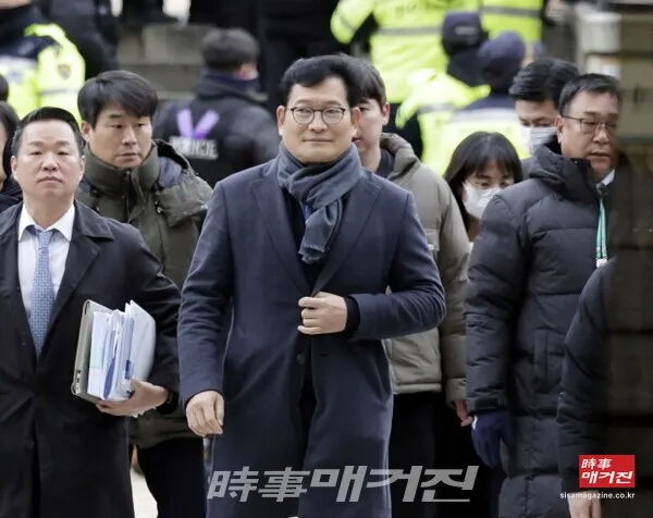 더불어민주당 전당대회 돈봉투 살포 의혹을 받는 송영길 전 민주당 대표가 1월 4일 구속 상태로 재판에 넘겨졌다. (사진_뉴시스)
