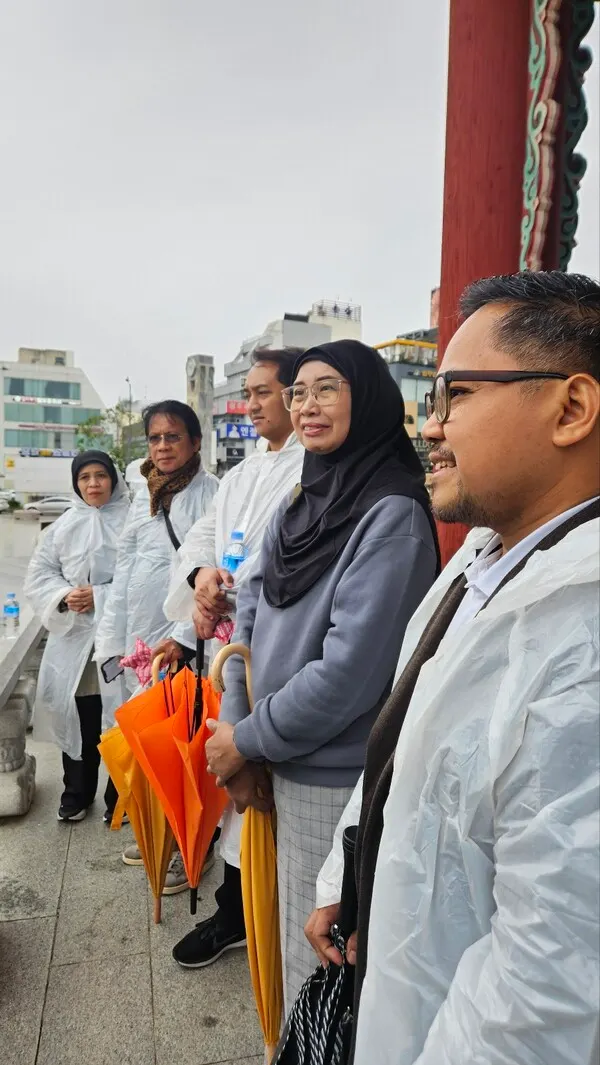 Indonesian professors visiting 5·18 Democratic Square (Photo_Gwangju Dong-gu Culture and Tourism Foundation)