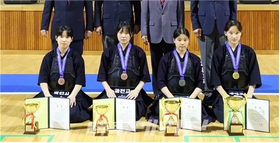 여고부 개인전 입상자들(우측부터 진소형, 원지영, 권선우, 배명원 선수