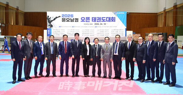故윤오남 교수 유가족과 함께 기념 사진 (사진_정연수 기자)