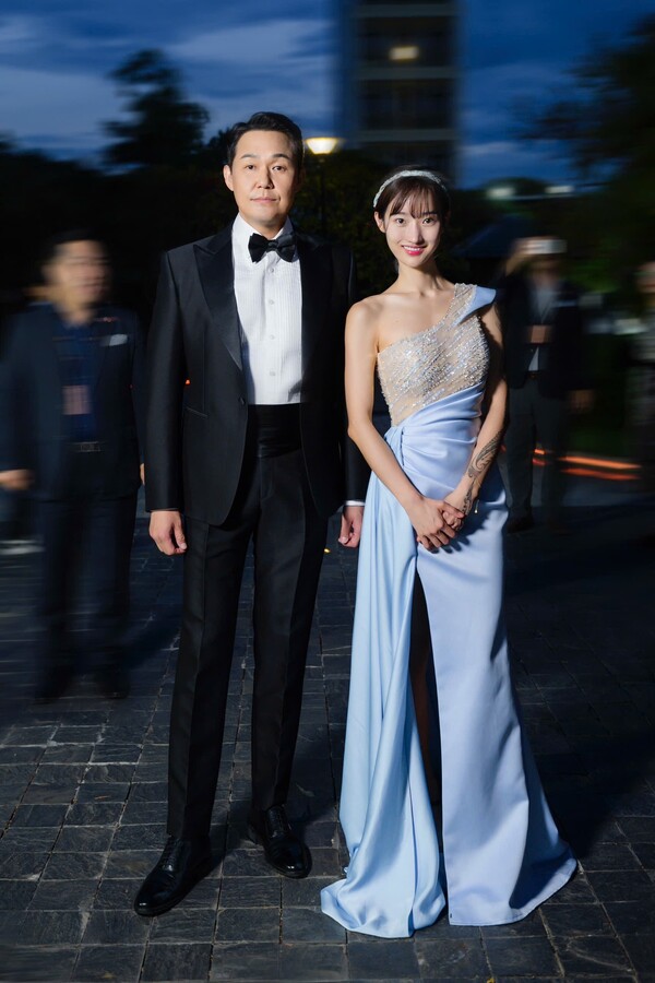 배우 박성웅과 김혜수(아이돌네이션)이 지난달 28일 베트남 다낭에서 열린 '제3회 2025 다낭아시아영화제(DANAFF)' 개막식에 참석, 레드카펫을 함께 밟고 있다.