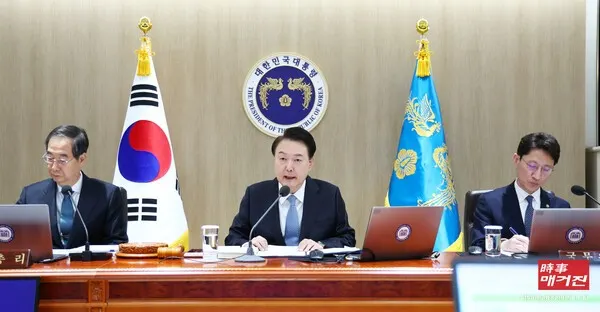 윤석열 대통령이 6일 서울 용산 대통령실에서 열린 국무회의를 주재하고 있다. (사진_뉴시스)