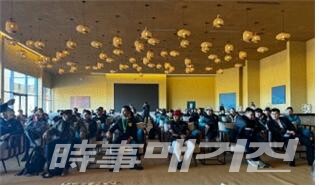 'WHAF 2023 기사 월드컵'의 집행위원회의 진행 이전 각 집행위원의 소개가 진행되고 있는 모습.(사진_권석무 기자)