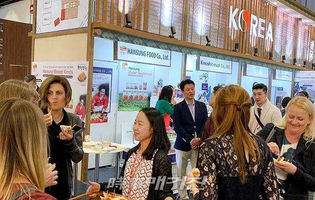 한국농수산식품유통공사(aT)는 농림축산식품부와 10월 5일부터 9일까지 독일 쾰른에서 열린 ‘2019 쾰른 국제식품박람회(ANUGA)’에 참가해 한국 농식품을 홍보했다.사진은 독일 쾰른 국제식품박람회(ANUGA 2019) 현장모습이다.(사진_한국농수산식품유통공사)