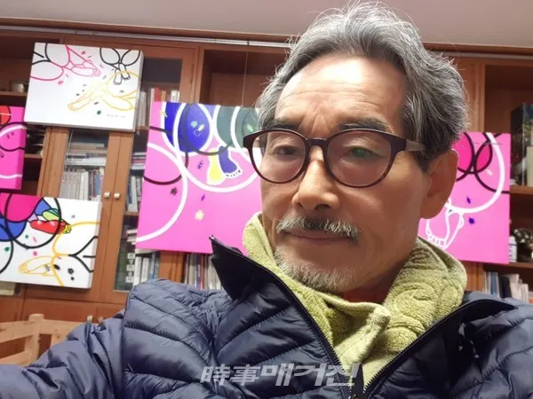 손을 펴고 나누는 작가로의 삶을 그리고 싶다는 김국 작가.